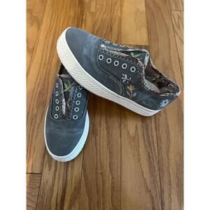 NEW Blowfish Malibu SUPER SWEET Women Canvas Sneaker  Gray Color Washed 8M